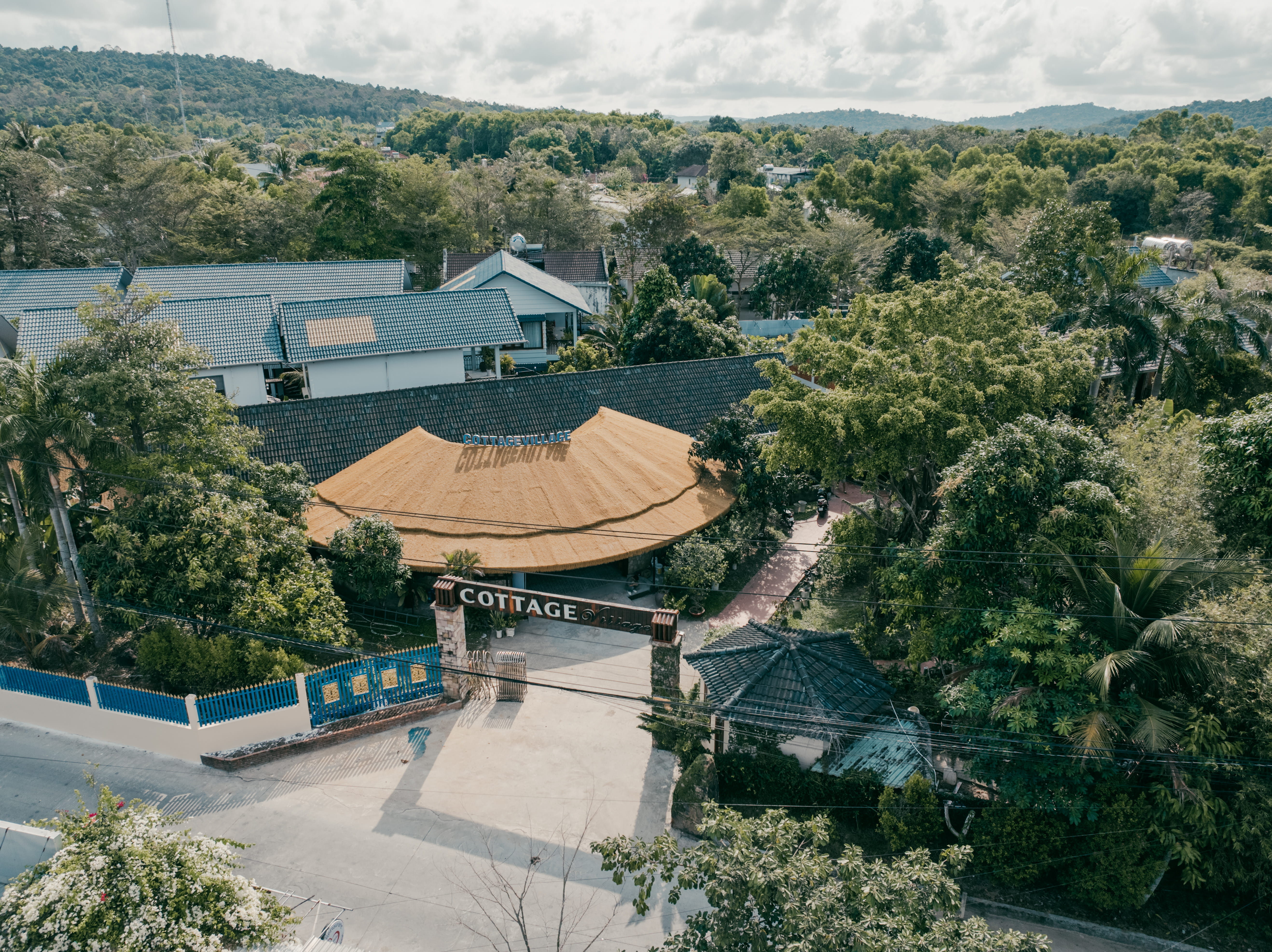 Nhà Hàng Cottage